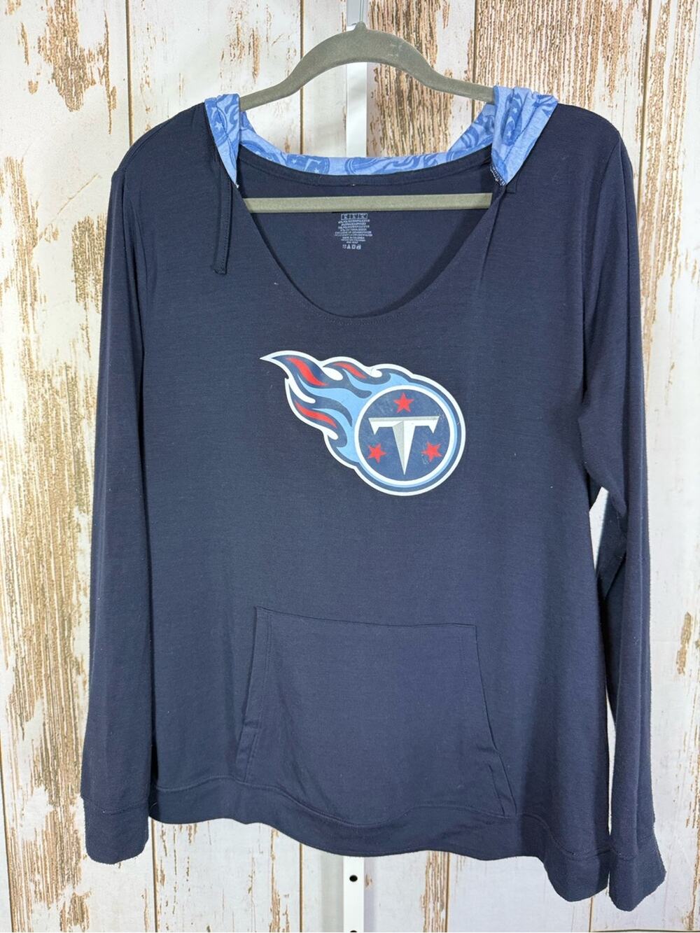 NFL Tennessee Titans Navy Blue Long Sleeve Hooded Tee. Size XL. Good used cond!